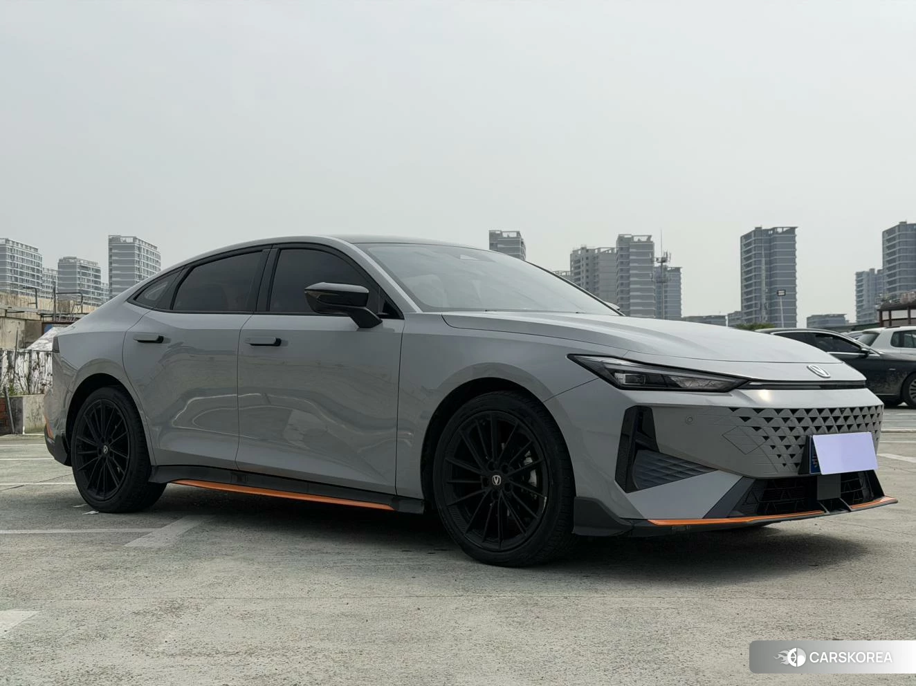 Chang'an UNI-V 2024 Серебристо-серый из Китая, фото 2
