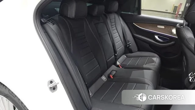 Mercedes-Benz E-Class W213 2022 Белый из Кореи, фото 2