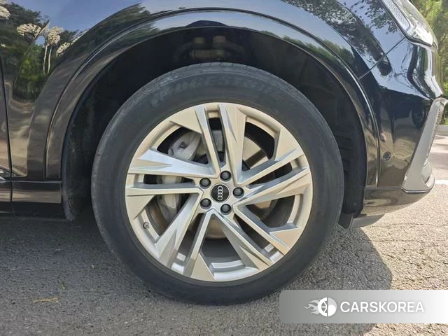 Audi Q7 2021 Черный из Китая, фото 2