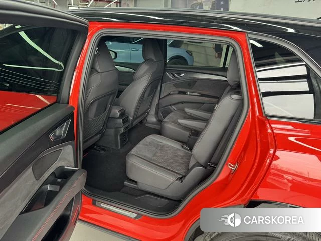 Audi Q5 e-tron 2024 Красный из Китая, фото 2