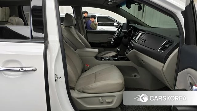 Kia The New Carnival 2018 Белый из Кореи, фото 2