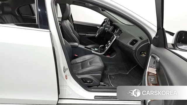 Volvo S60 2018 Белый из Кореи, фото 2