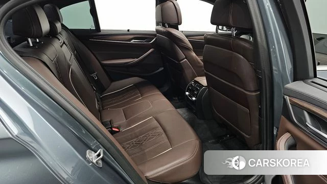 BMW 5 Series (G30) 2019 Серебристо-серый из Кореи, фото 2