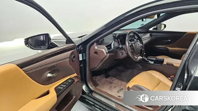 Lexus ES300h 7th generation 2020 Черный из Кореи, фото 2