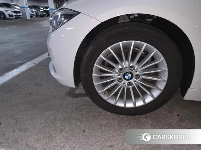 BMW 3 Series (F30) 2018 Белый из Кореи, фото 2