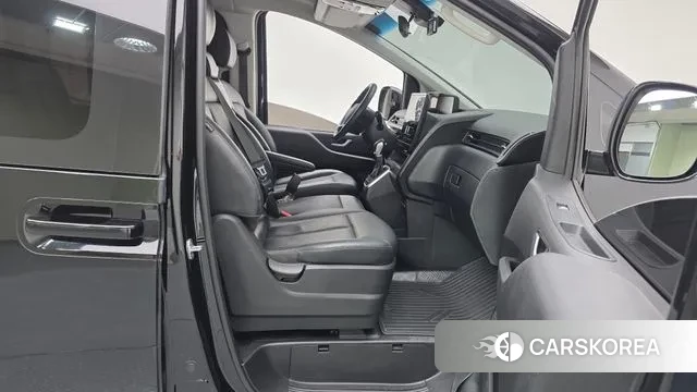 Hyundai Staria 2022 Черный из Кореи, фото 2