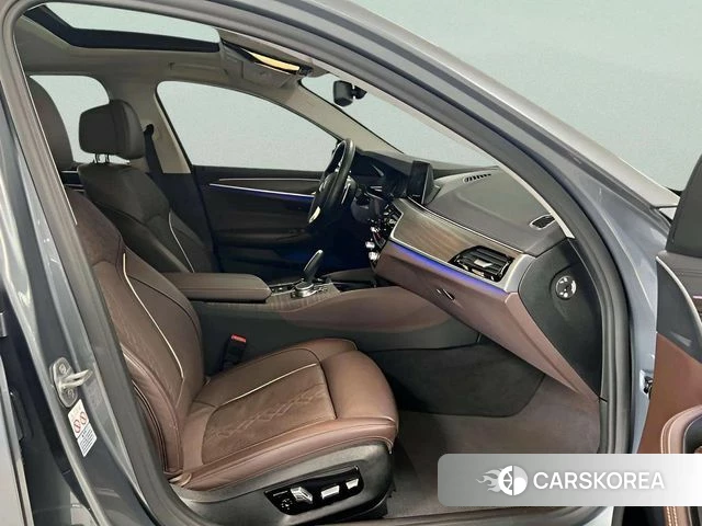 BMW 5 Series (G30) 2019 Серый из Кореи, фото 2