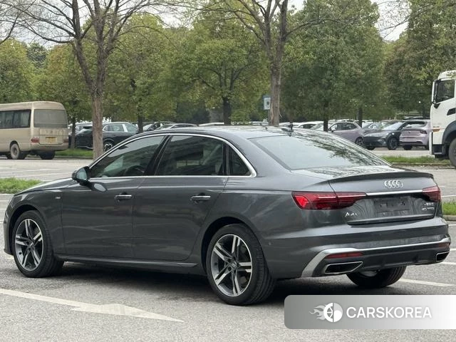 Audi A4L 2021 Серебристо-серый из Китая, фото 2