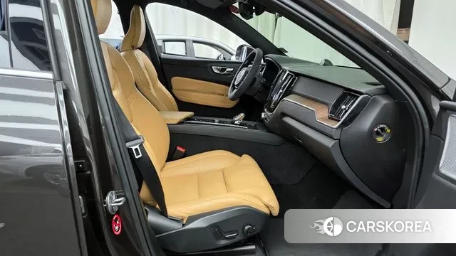 Volvo XC60 second Generation 2022 Серый из Кореи, фото 2