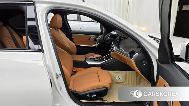 BMW 3 Series (G20) 2023 Белый из Кореи, фото 2