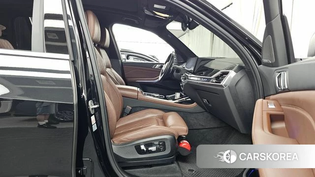 BMW X7 (G07) 2023 Черный из Кореи, фото 2