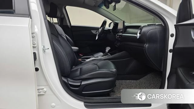 Kia The New K3 2nd generation 2022 Белый из Кореи, фото 2