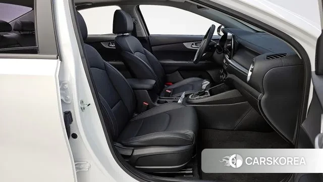 Kia The New K3 2nd generation 2022 Белый из Кореи, фото 2