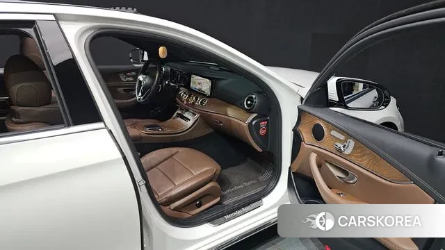 Mercedes-Benz E-Class W213 2021 Белый из Кореи, фото 2