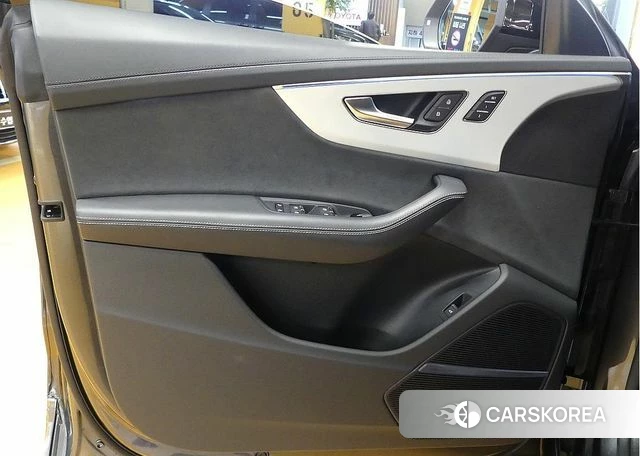 Audi Q8 (4M) 2023 Серый из Кореи, фото 2