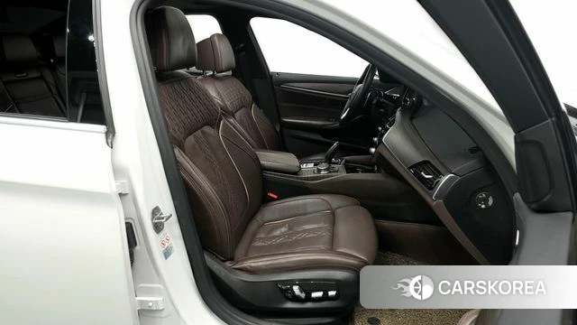 BMW 5 Series (G30) 2018 Белый из Кореи, фото 2