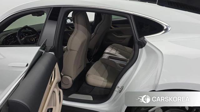 Porsche Taycan 2024 Белый из Кореи, фото 2