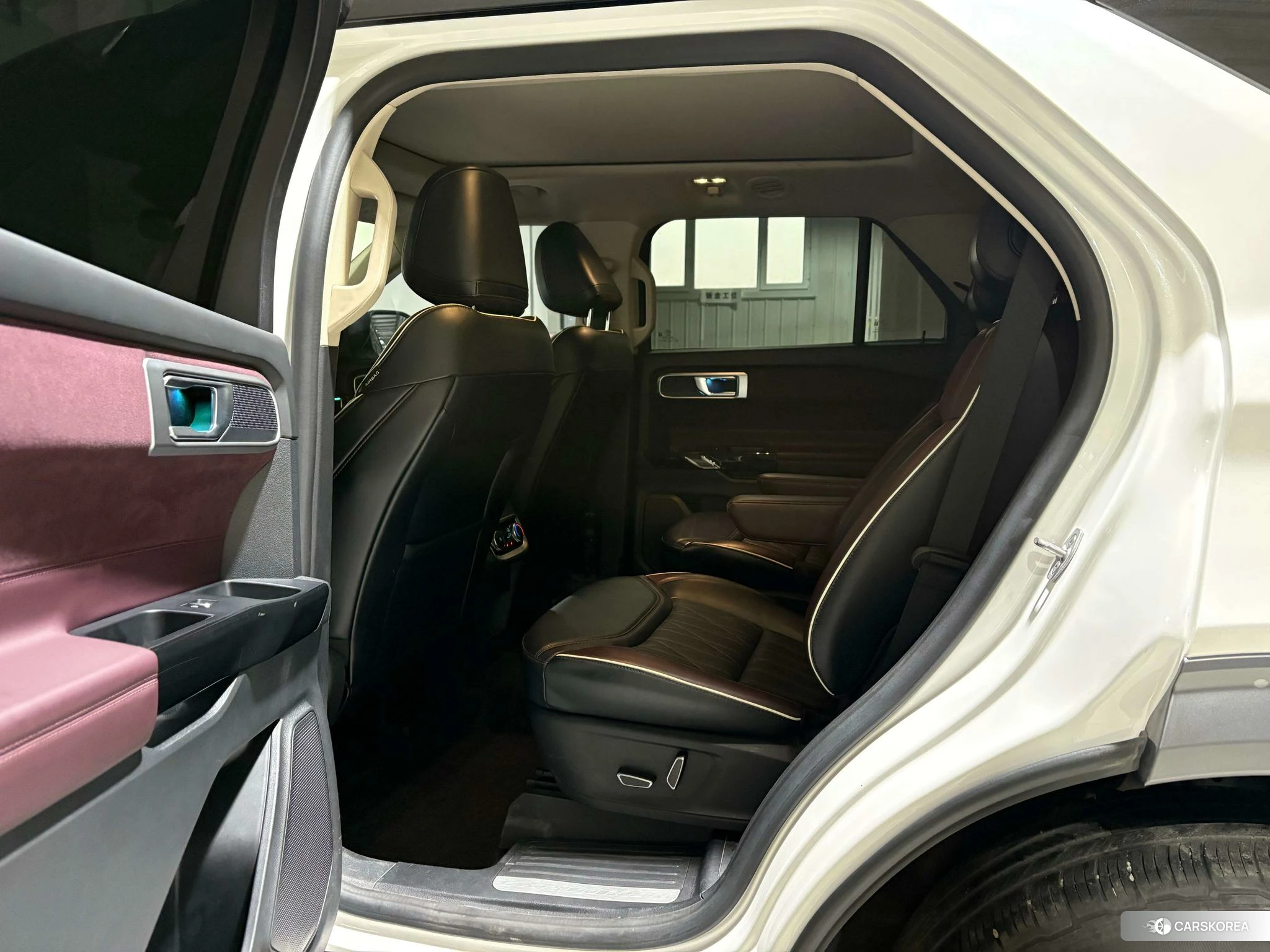 Ford Explorer 2022 Белый из Китая, фото 2