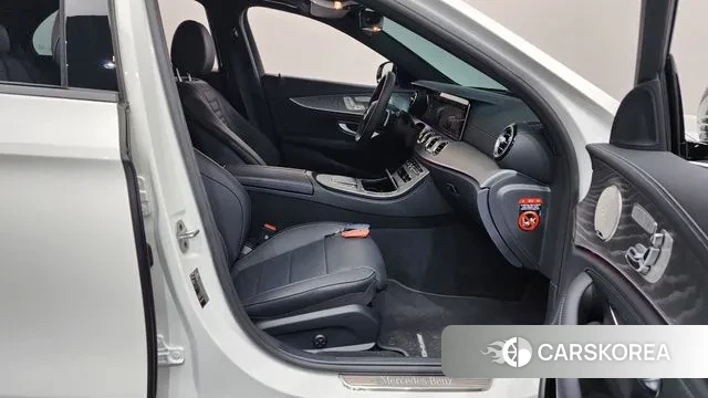 Mercedes-Benz E-Class W213 2023 Белый из Кореи, фото 2