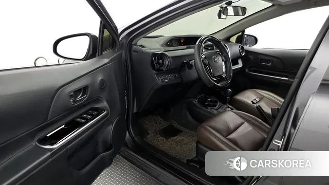 Toyota Prius C 2018 Серый из Кореи, фото 2