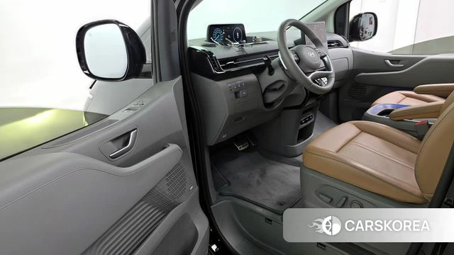 Hyundai Staria 2025 Черный из Кореи, фото 2