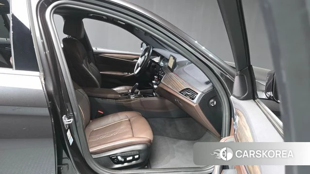 BMW 5 Series (G30) 2019 Серый из Кореи, фото 2