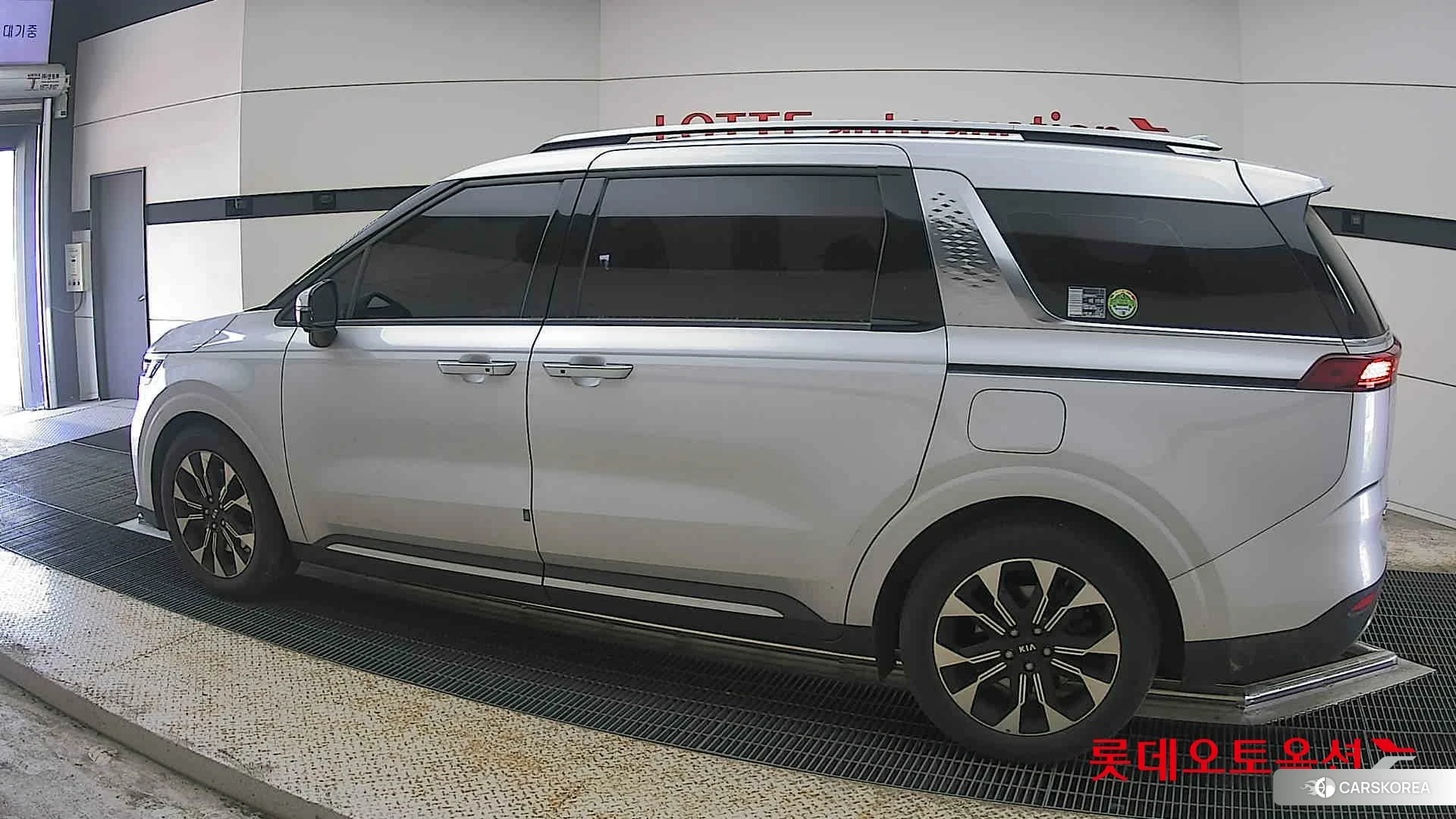 Kia Carnival 2021 Silky Silver из Кореи, фото 2