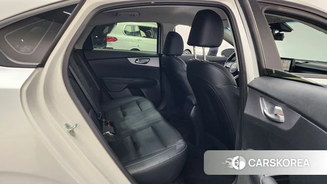 Kia The New K3 2nd generation 2022 Белый из Кореи, фото 2