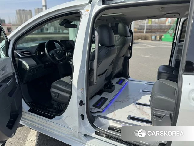 Toyota Saina 2023 Белый из Китая, фото 2