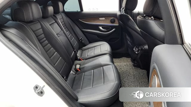 Mercedes-Benz E-Class W213 2021 Белый из Кореи, фото 2