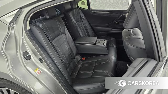 Lexus ES300h 7th generation 2018 Серебристо-серый из Кореи, фото 2