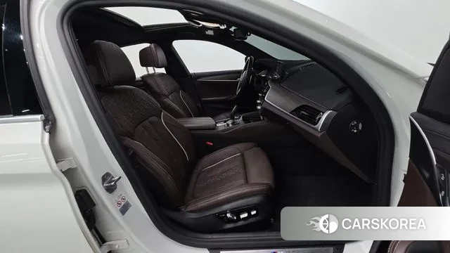 BMW 5 Series (G30) 2019 Белый из Кореи, фото 2