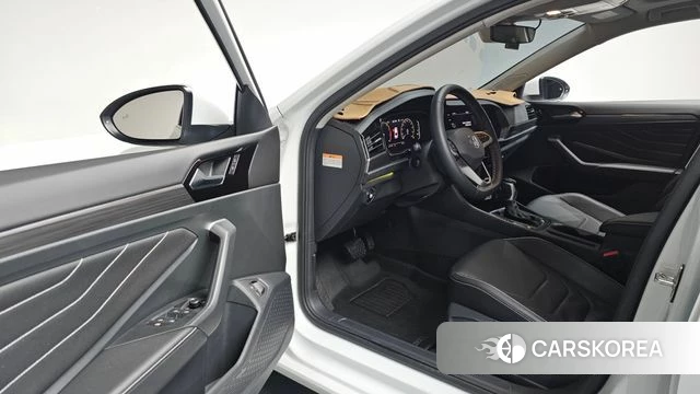 Volkswagen 7th Generation of Jetta 2024 Белый из Кореи, фото 2