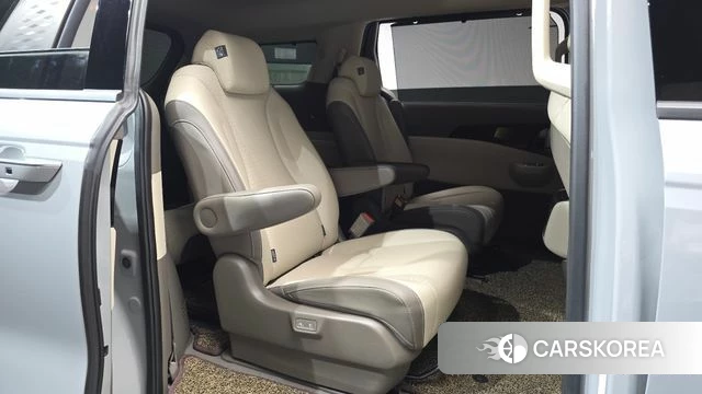 Kia The New Carnival 4th Generation 2024 Серебристо-серый из Кореи, фото 2