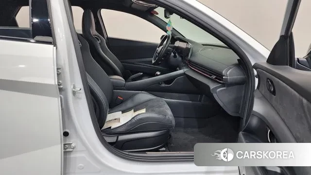 Hyundai The New Avante (CN7) 2024 Белый из Кореи, фото 2