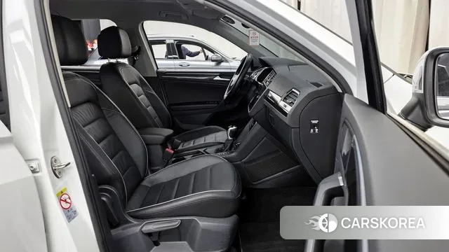 Volkswagen Tiguan second Generation 2022 Белый из Кореи, фото 2
