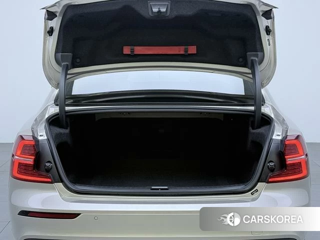 Volvo S60 2022 Серебристо-серый из Китая, фото 2