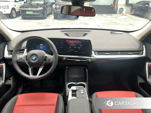 BMW iX1 2024 Белый из Китая, фото 2