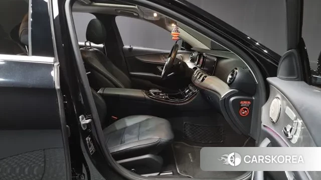 Mercedes-Benz E-Class W213 2019 Черный из Кореи, фото 2