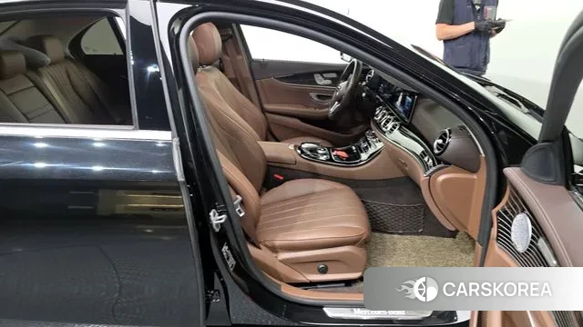 Mercedes-Benz E-Class W213 2020 Черный из Кореи, фото 2