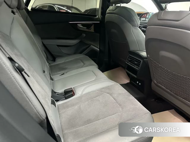 Audi Q8 2021 Синий из Китая, фото 2