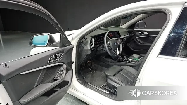 BMW 1 Series (F40) 2022 Белый из Кореи, фото 2