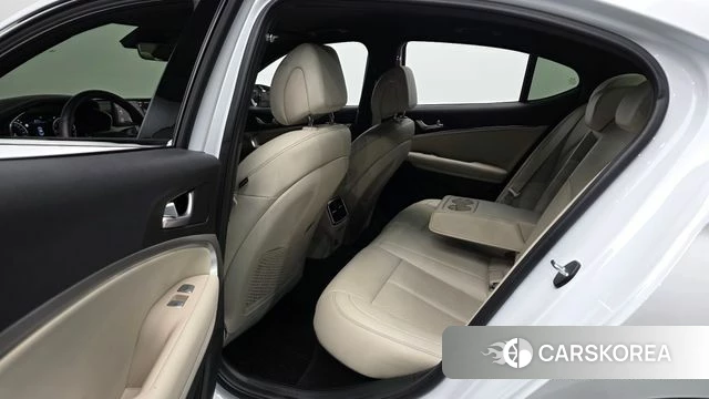 Genesis The New G70 2023 Белый из Кореи, фото 2