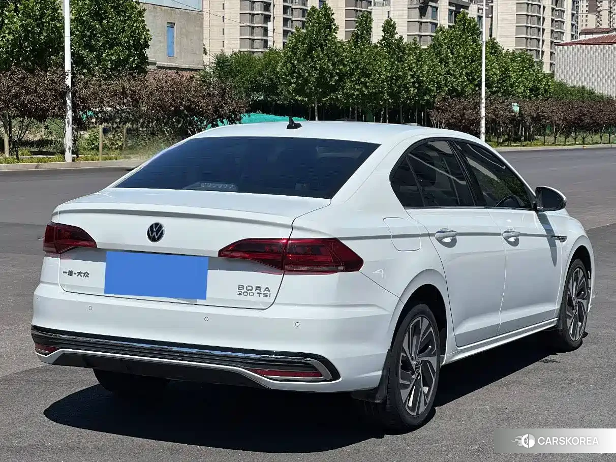 Volkswagen Bora 2023 Белый из Китая, фото 2