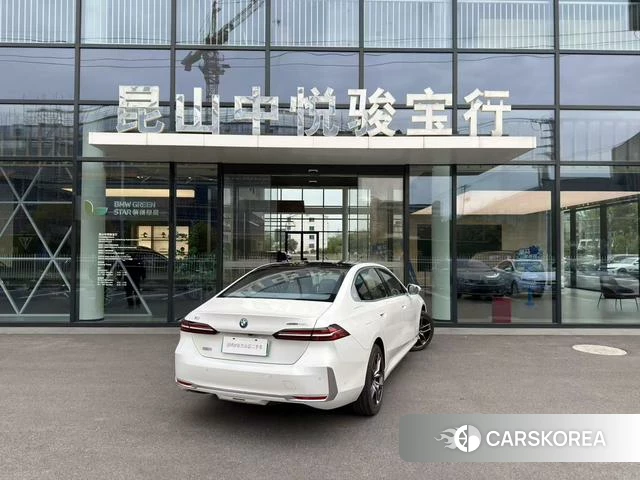 BMW i5 2024 Белый из Китая, фото 2