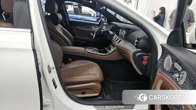 Mercedes-Benz E-Class W213 2021 Белый из Кореи, фото 2