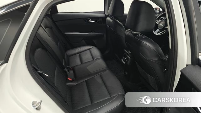 Kia The New K3 2nd generation 2023 Белый из Кореи, фото 2