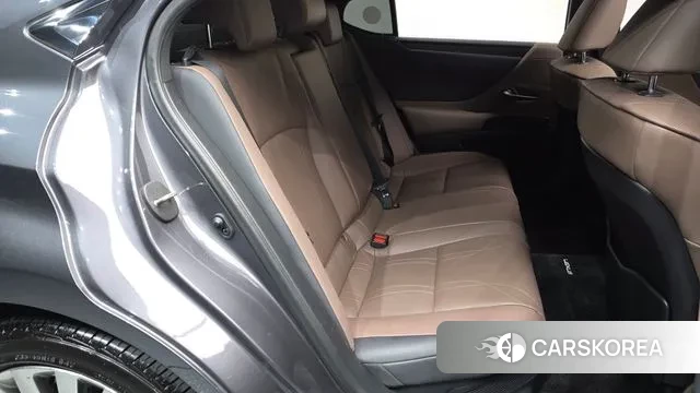 Lexus ES300h 7th generation 2023 Серый из Кореи, фото 2