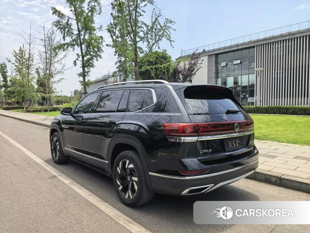 Volkswagen Tourang 2022 Черный из Китая, фото 2