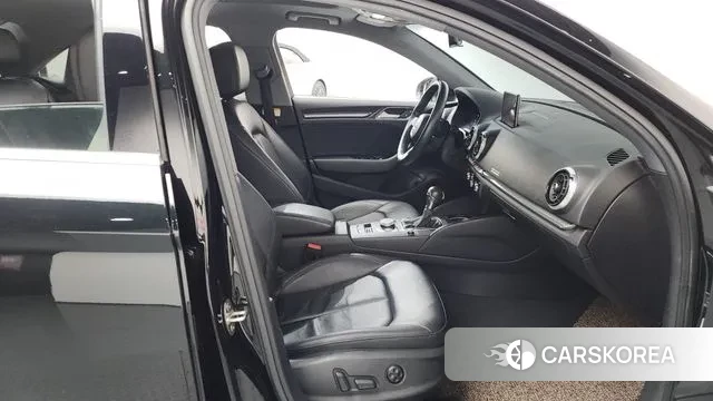 Audi New A3 2018 Черный из Кореи, фото 2